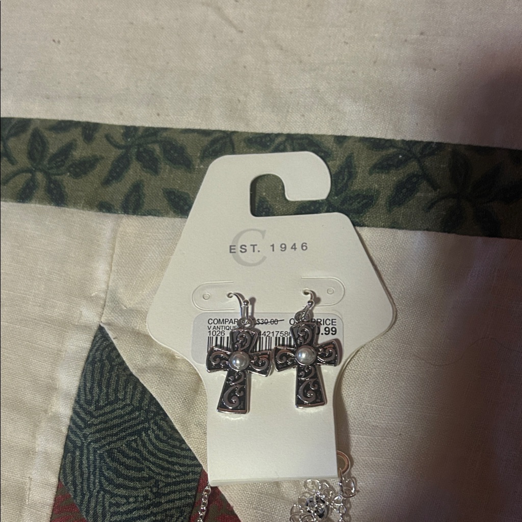 Nwt Cato Silver Cross Necklace Earring Set 12$